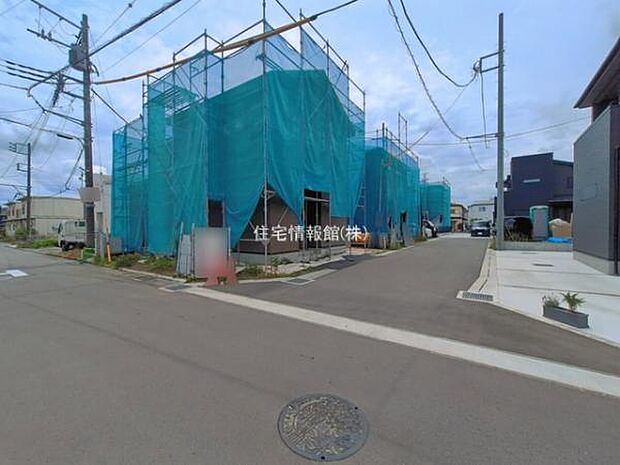 前面道路を含めた現地写真です。