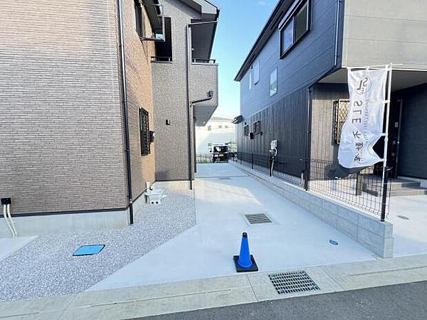 駐車場ももちろん完備しておりますのでお車所有の方にも心強いです。