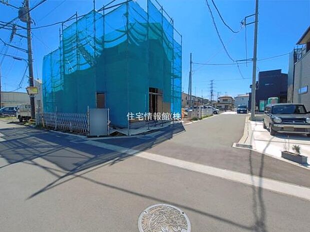 前面道路を含めた現地写真です。