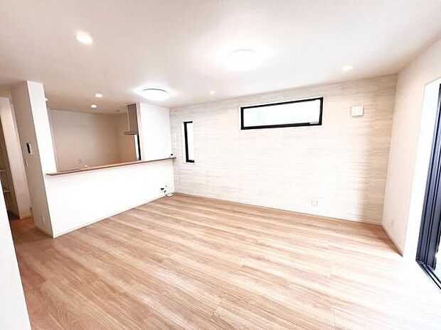 リビングダイニングになります。ご家族そろっての素敵な空間になりそうですね。