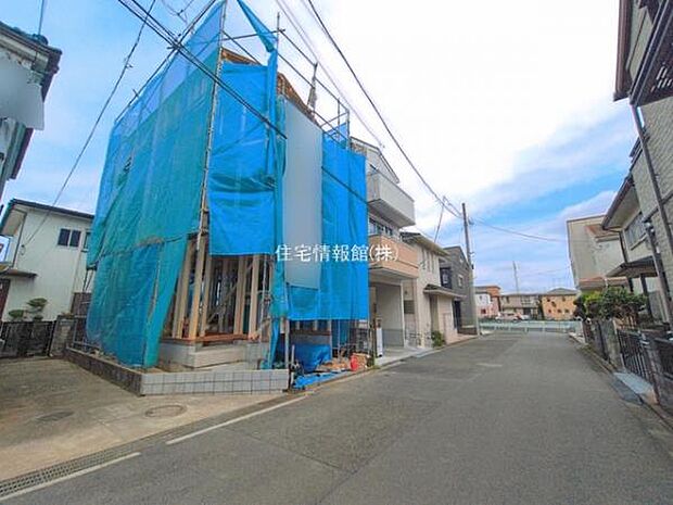 前面道路を含めた現地写真です。