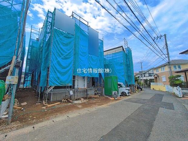 前面道路を含めた現地写真です。