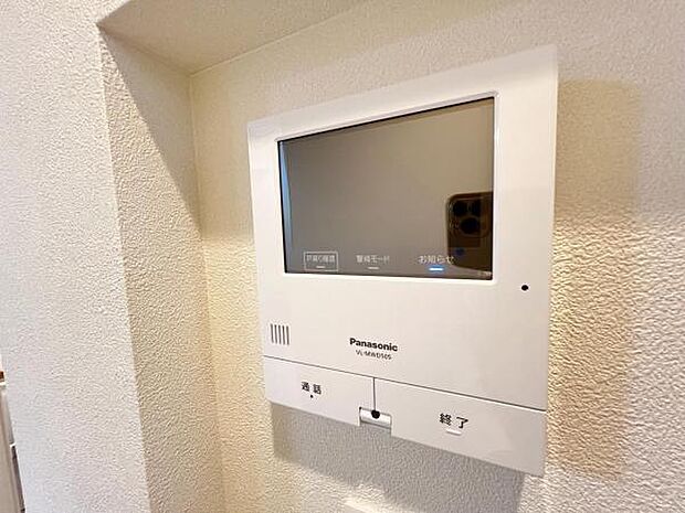 訪問者を確認できるTVモニター付きインターフォンです。