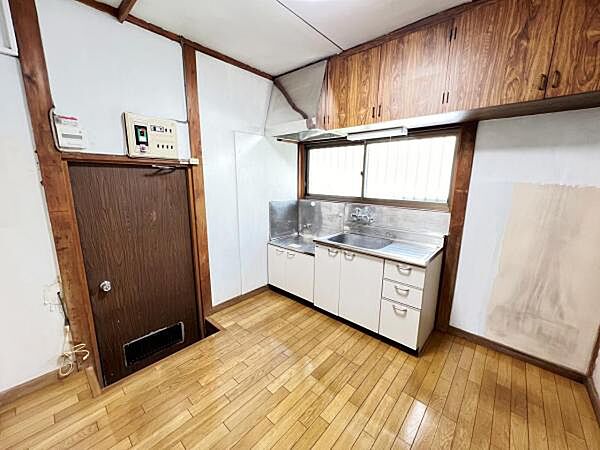 家族団らんの場所としてゆったりと居心地の良いリビングです。