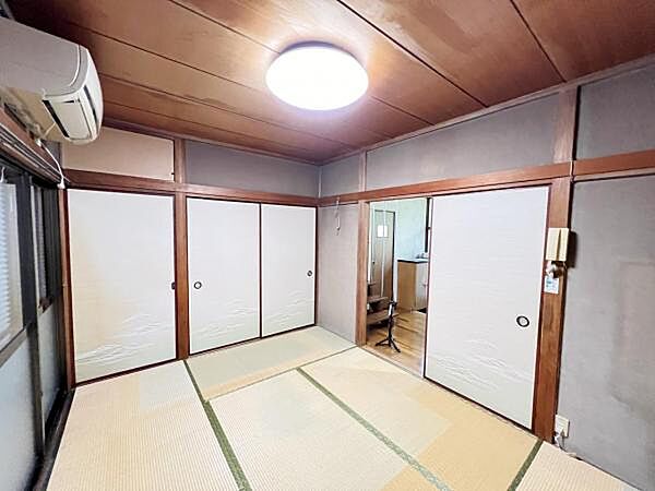 和室スペースです。畳のお部屋は寛げる空間ですね。