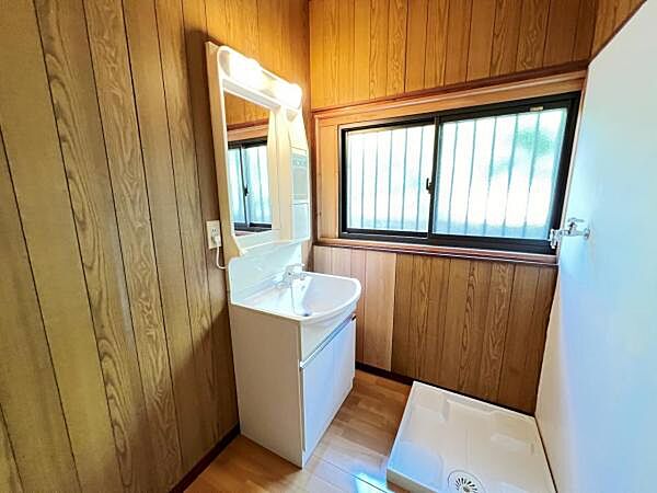 脱衣所は小さなお子様がいるご家庭にも重宝されます。