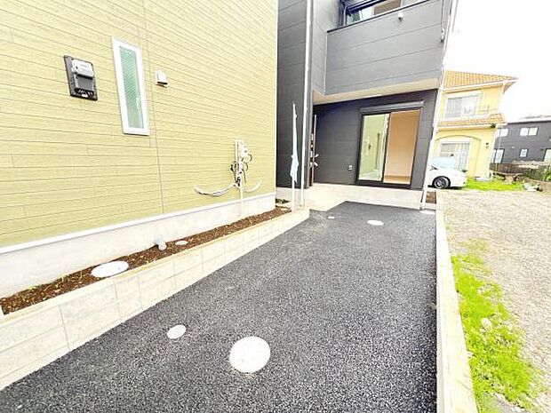 駐車場ももちろん完備しておりますのでお車所有の方にも心強いです。