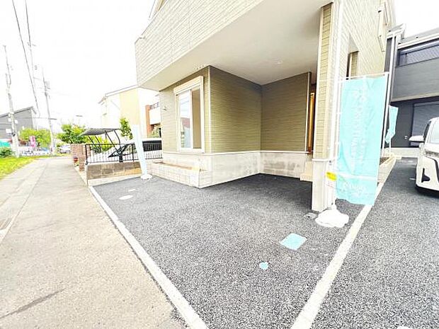 駐車場ももちろん完備しておりますのでお車所有の方にも心強いです。