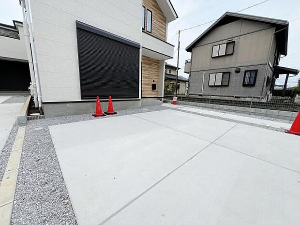 駐車場ももちろん完備しておりますのでお車所有の方にも心強いです。