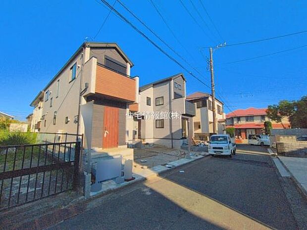 前面道路を含めた現地写真です。