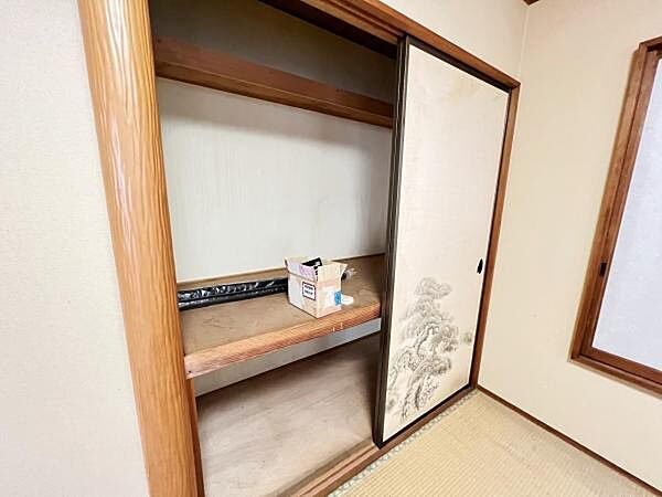 いつでもお部屋をスッキリお使い頂ける収納スペースを設置。