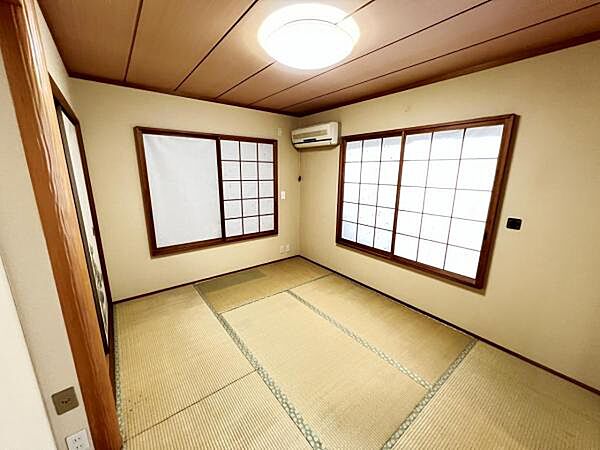 和室スペースです。畳のお部屋は寛げる空間ですね。