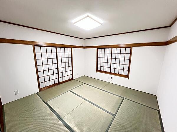 和室スペースです。畳のお部屋は寛げる空間ですね。