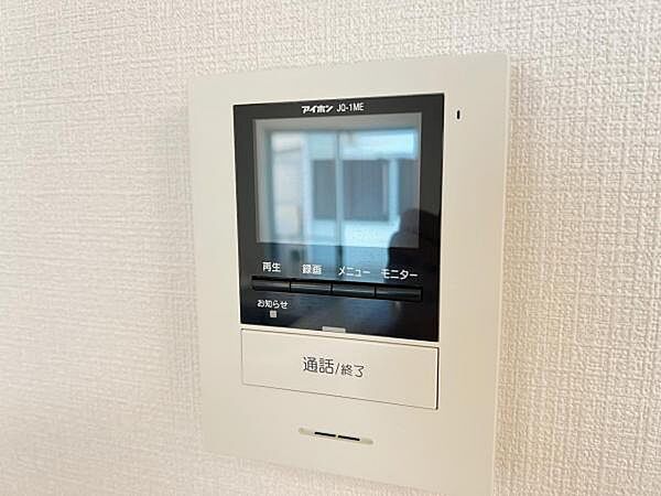 訪問者を確認できるTVモニター付きインターフォンです。