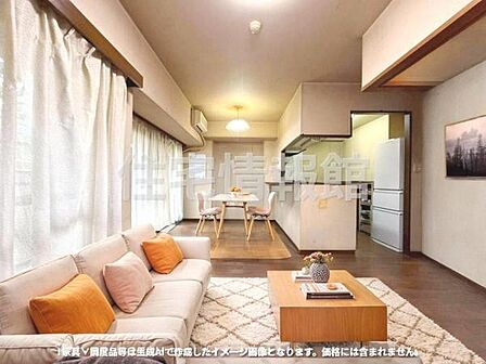 家族団らんの場所としてゆったりと居心地の良いリビングです。