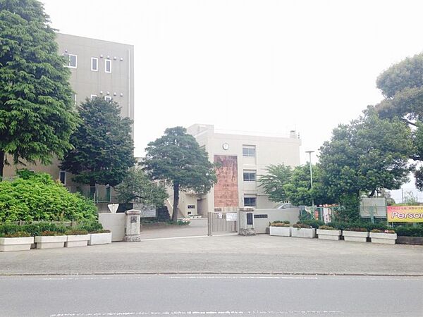 厚木市立荻野中学校まで約1170m（徒歩15分）