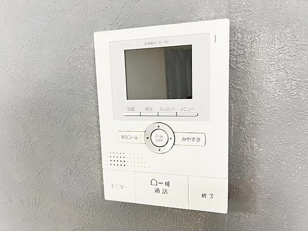 訪問者を確認できるTVモニター付きインターフォンです。