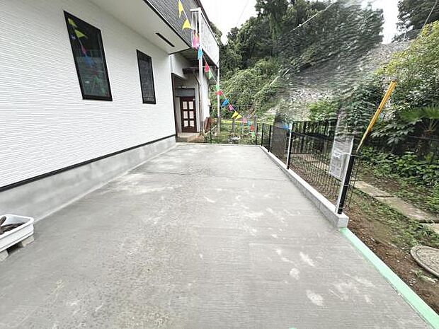 駐車場ももちろん完備しておりますのでお車所有の方にも心強いです。