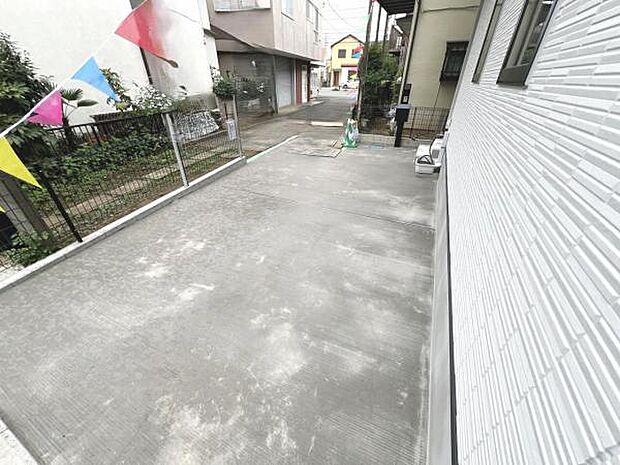 駐車場ももちろん完備しておりますのでお車所有の方にも心強いです。