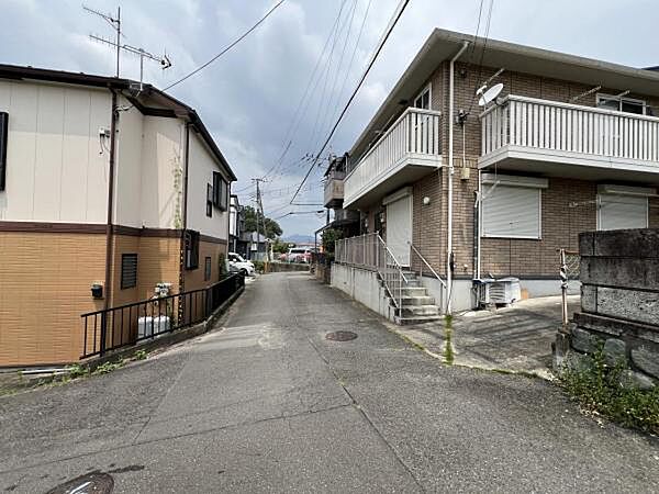 前面道路を含めた現地写真です。