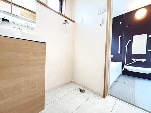 お天気を気にせずお洗濯ができ、室内干し可能です。