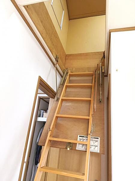 いつでもお部屋をスッキリお使い頂ける収納スペースを設置。