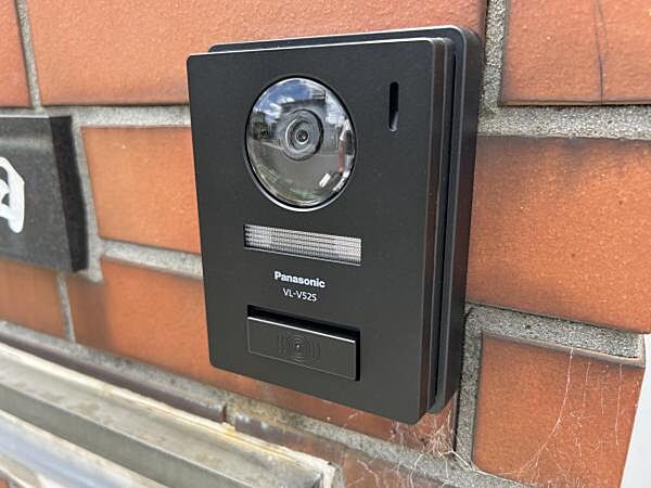 訪問者を確認できるTVモニター付きインターフォンです。