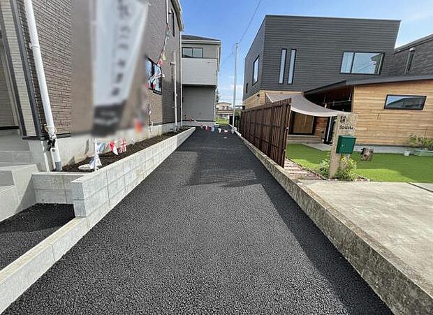 駐車場ももちろん完備しておりますのでお車所有の方にも心強いです。