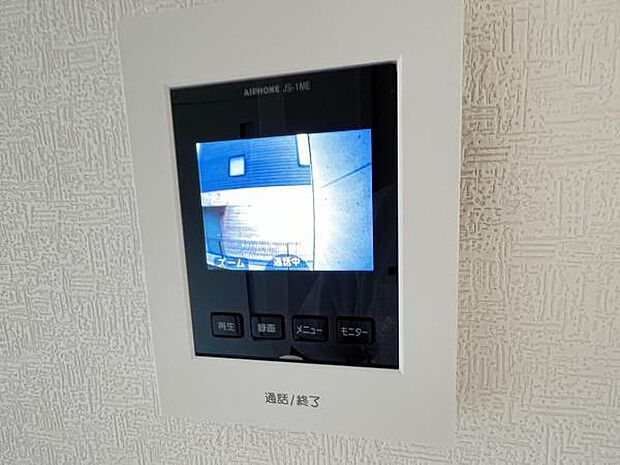 訪問者を確認できるTVモニター付きインターフォンです。