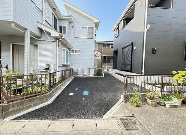 駐車場ももちろん完備しておりますのでお車所有の方にも心強いです。