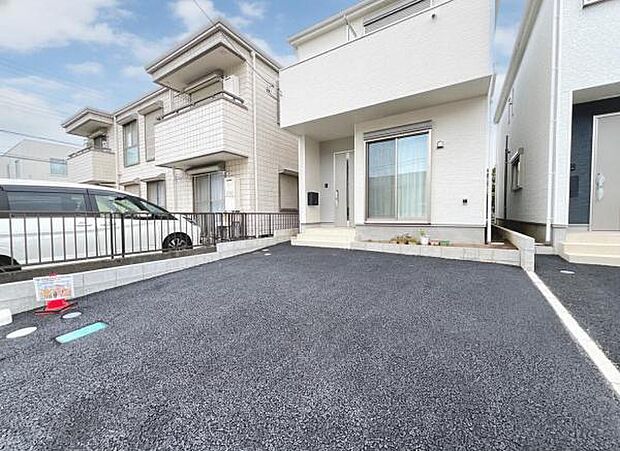 駐車場ももちろん完備しておりますのでお車所有の方にも心強いです。