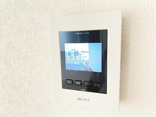 訪問者を確認できるTVモニター付きインターフォンです。