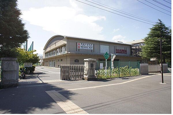 厚木市立厚木中学校まで約1040m（徒歩13分）