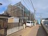 外観：前面道路を含めた現地写真です。