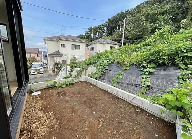 お庭スペースは、ガーデニングやお子様との外遊びなど多彩な用途でお楽しみいただけます。