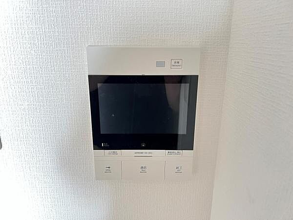 訪問者を確認できるTVモニター付きインターフォンです。