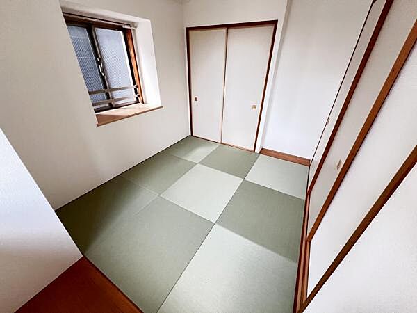 和室スペースです。畳のお部屋は寛げる空間ですね。