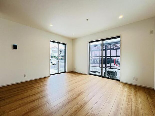 リビングダイニングになります。ご家族そろっての素敵な空間になりそうですね。