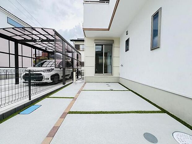 駐車場ももちろん完備しておりますのでお車所有の方にも心強いです。