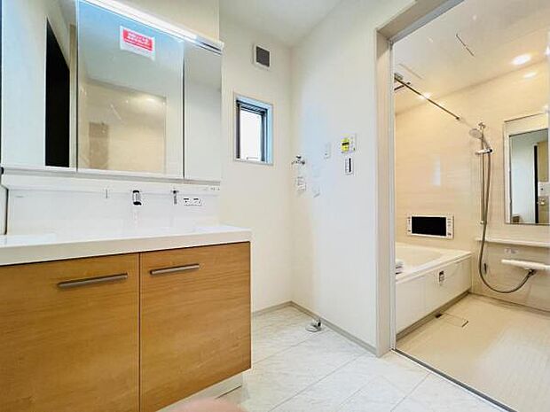 お天気を気にせずお洗濯ができ、室内干し可能です。