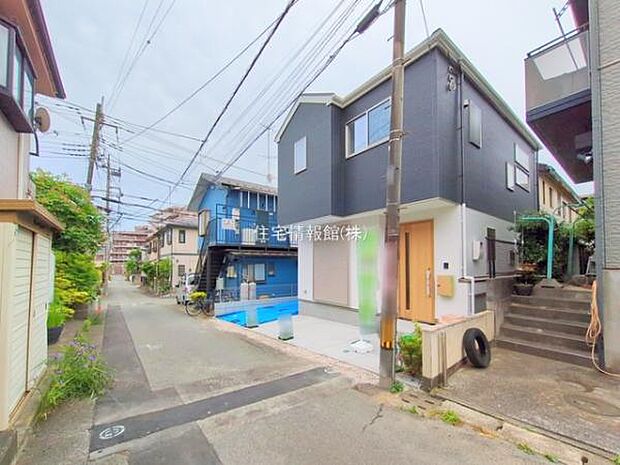 前面道路を含めた現地写真です。