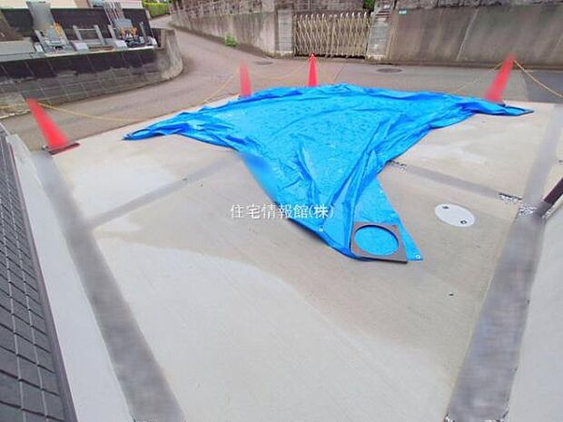 前面道路を含めた現地写真です。