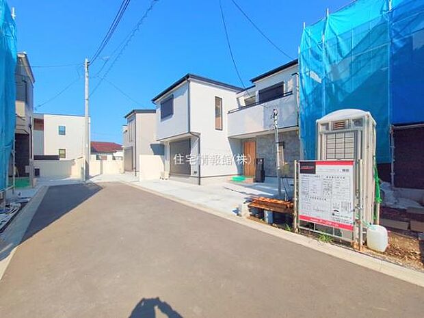 前面道路を含めた現地写真です。