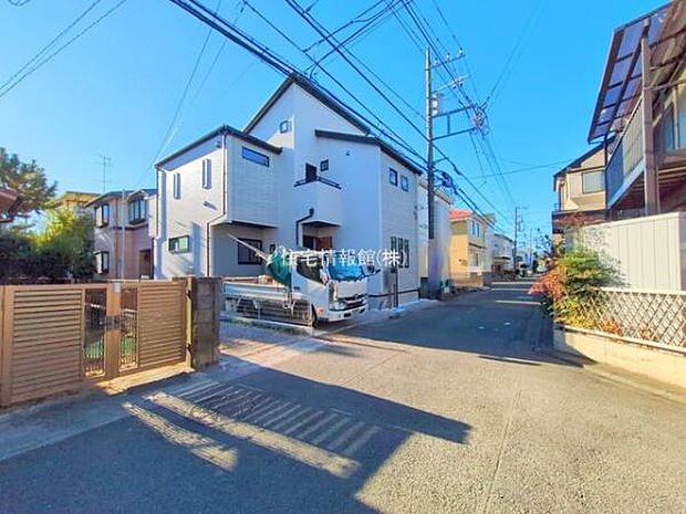 前面道路を含めた現地写真です。