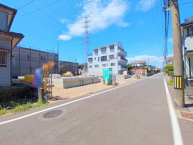 前面道路を含めた現地写真です。