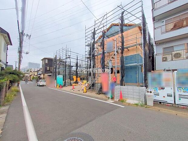 前面道路を含めた現地写真です。