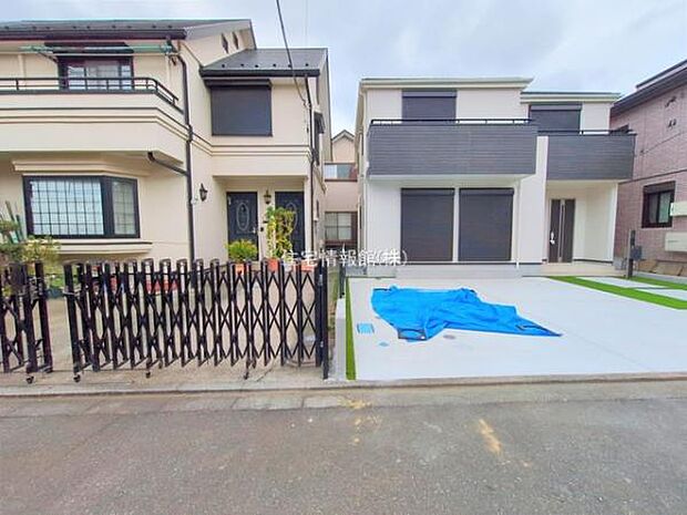 前面道路を含めた現地写真です。