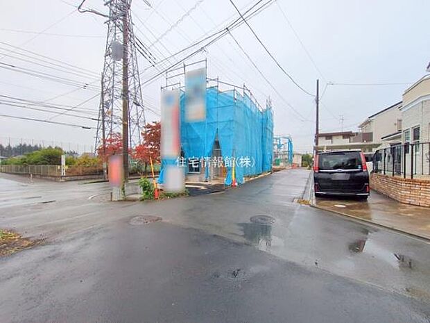 前面道路を含めた現地写真です。