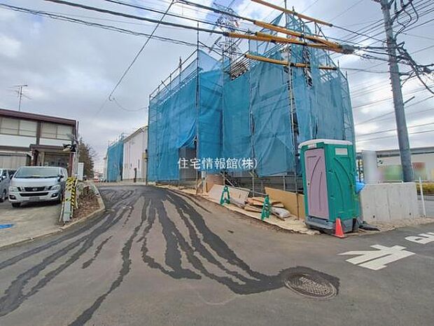 前面道路を含めた現地写真です。