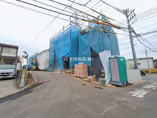 前面道路を含めた現地写真です。